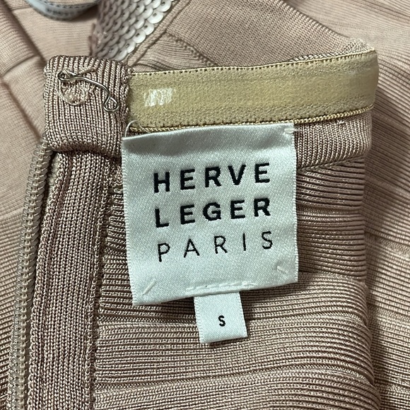 Hervé Léger - Bruna Reverse Halter Gown - Picture 6 of 7